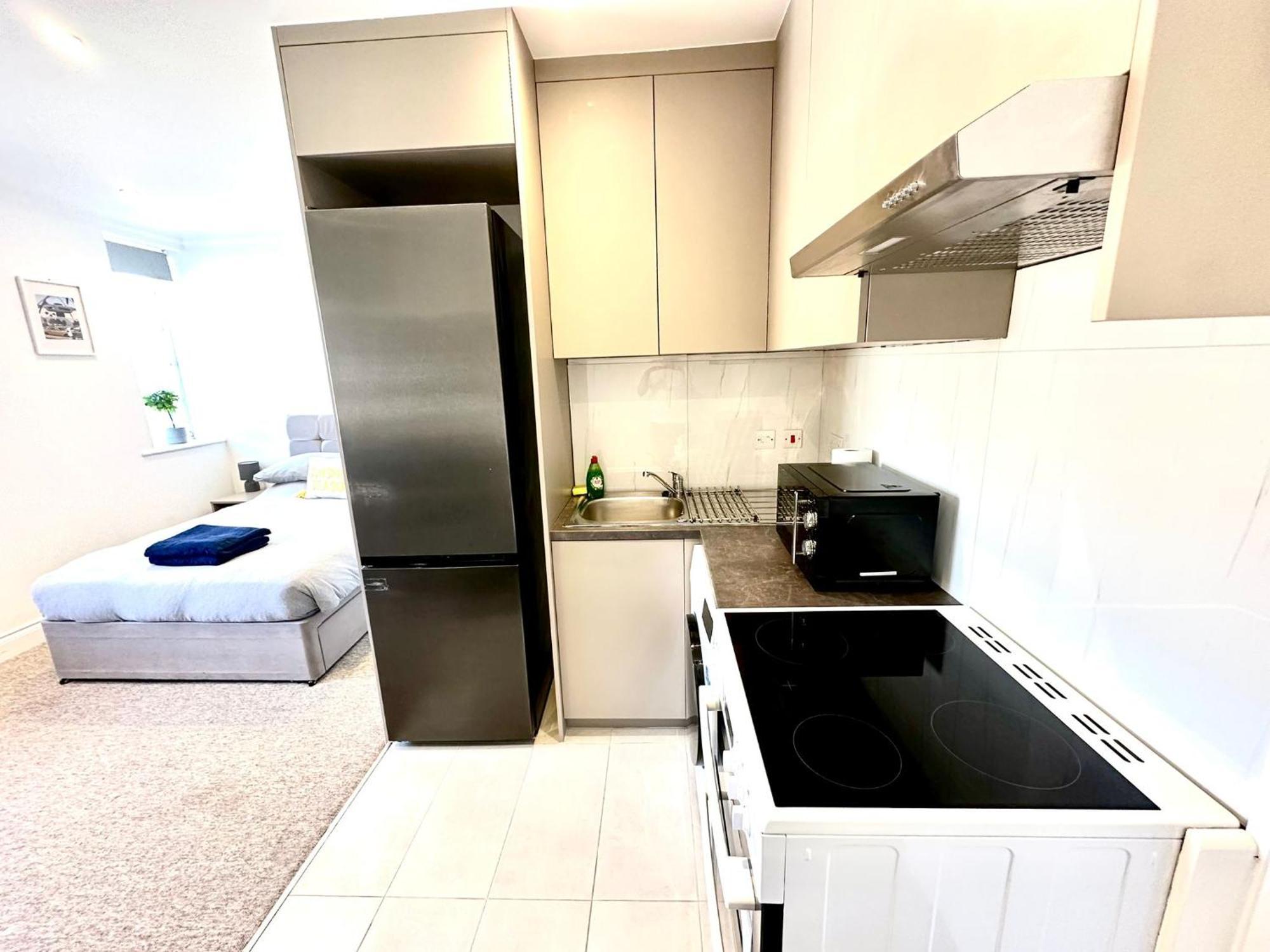 Spectacular Modern, Private Apartment,15 Mins To Central London ヘンドン エクステリア 写真