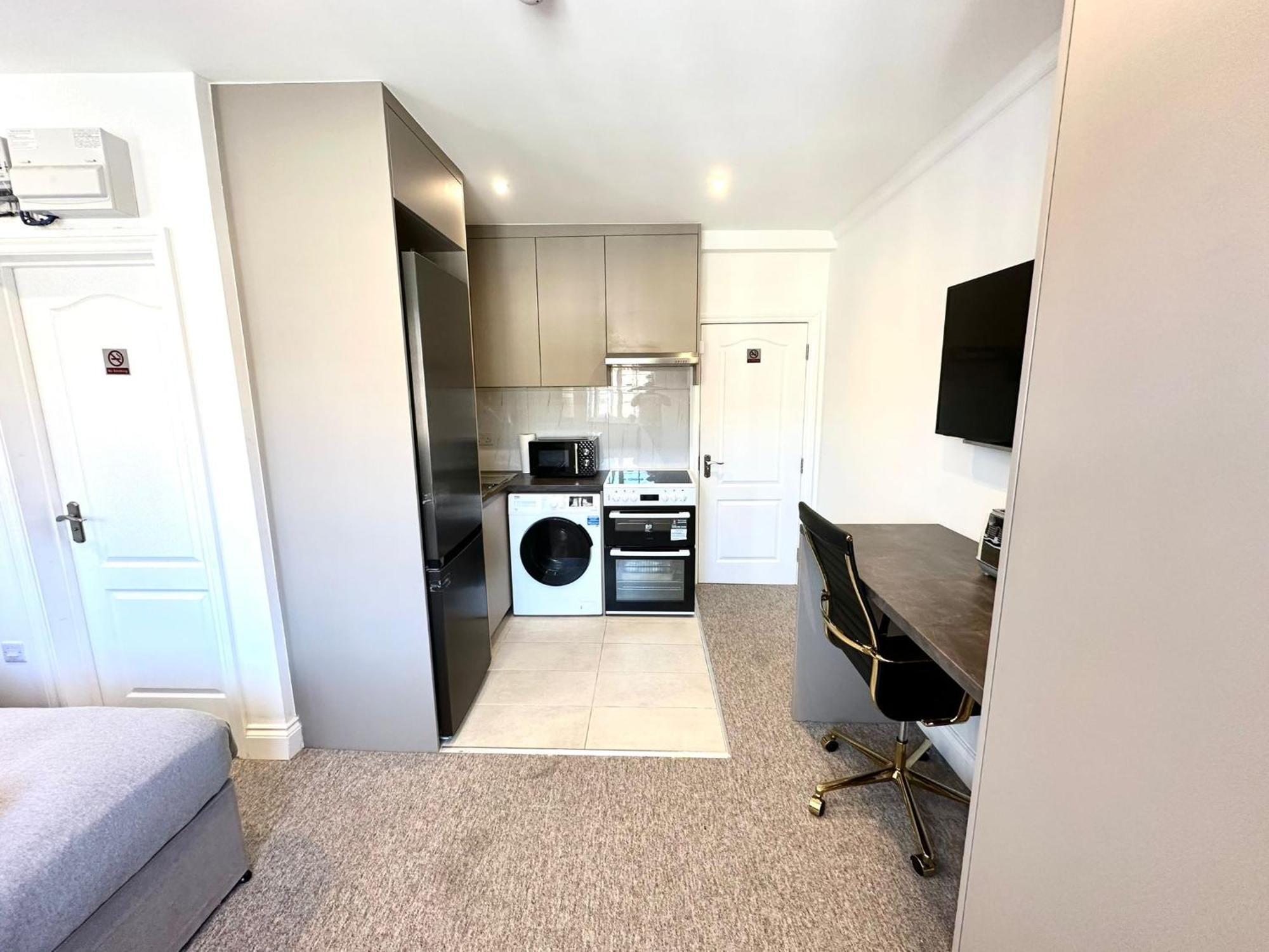 Spectacular Modern, Private Apartment,15 Mins To Central London ヘンドン エクステリア 写真