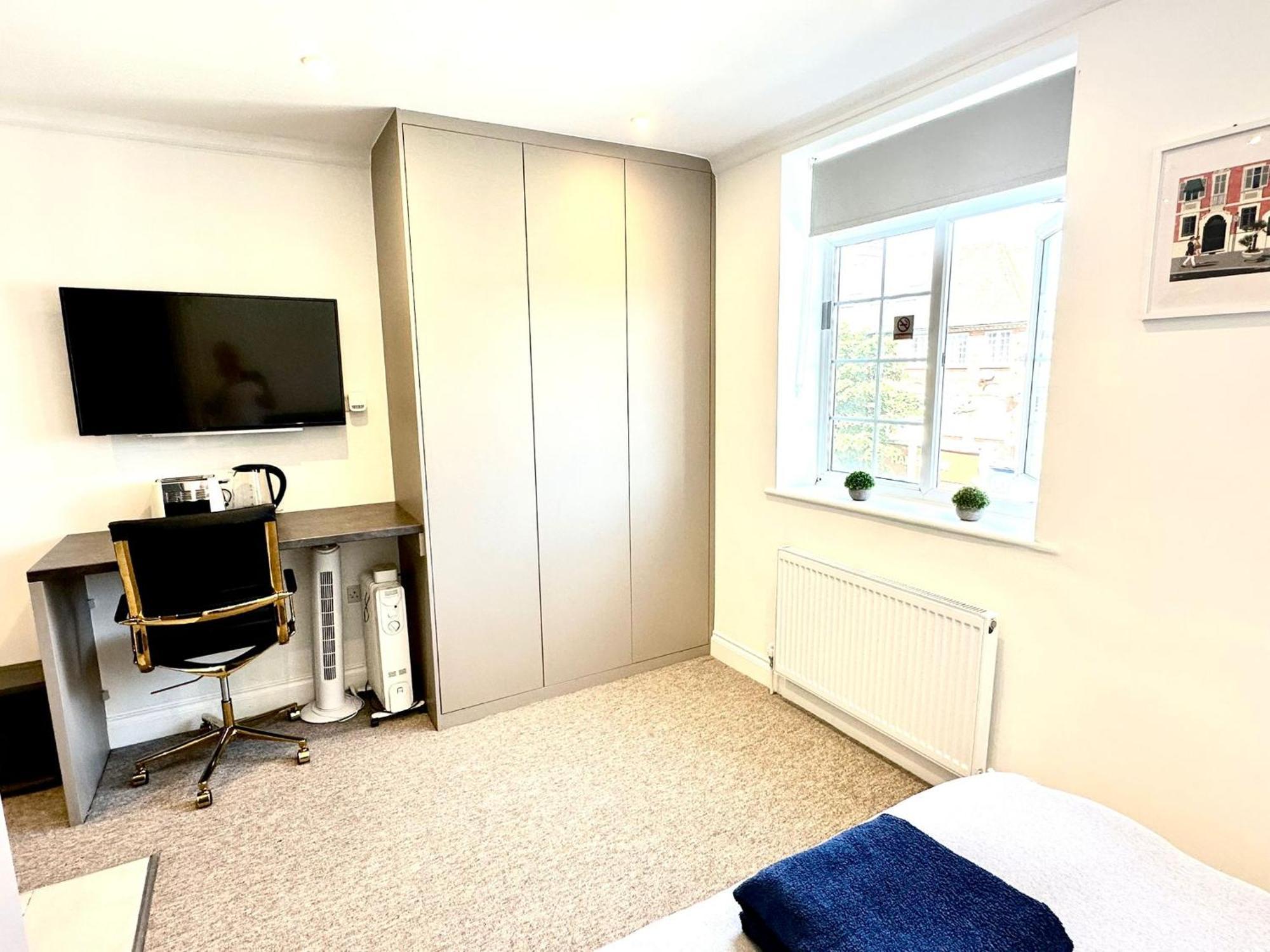 Spectacular Modern, Private Apartment,15 Mins To Central London ヘンドン エクステリア 写真