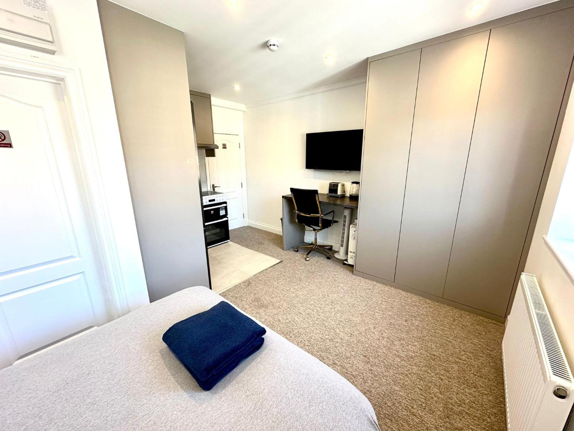 Spectacular Modern, Private Apartment,15 Mins To Central London ヘンドン エクステリア 写真